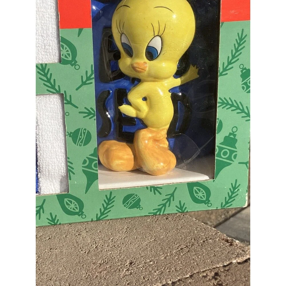 VTG Tweety Bird Jay Franco 3 PC Bath Gift Set Soap Dispenser Towels NOS HTF